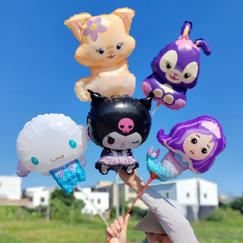 minifolioilmapalloja tikkujen päällä